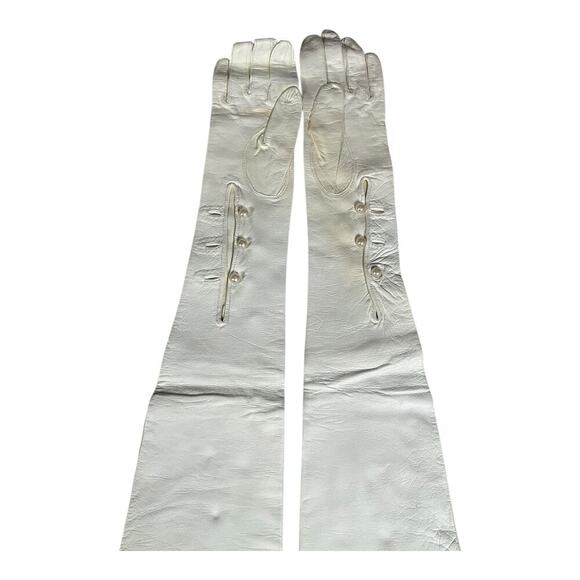 Vintage Mantessa Long White Opera Gloves Antique Soft Perl Clasp Detail X-Small - Picture 2 of 10